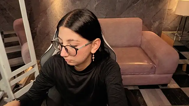 Snapshot of Sophie_jones_b chatting on 02-20-26, 12:38 Sophie jones b online show from 02-20-26, 12:38