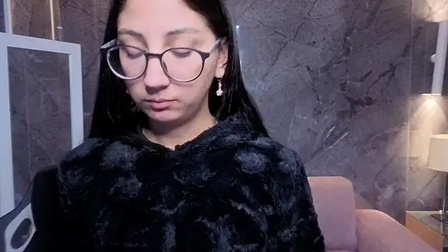 Snapshot of Sophie_jones_b chatting on 02-23-26, 12:35 Sophie jones b online show from 02-23-26, 12:35