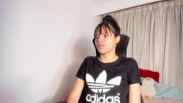 Snapshot of kendall_hernandez chatting on 02-06-26, 02:20 kendall hernandez online show from 02-06-26, 02:20