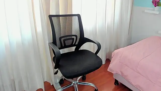 Snapshot of kendall_hernandez chatting on 03-04-26, 02:01 kendall hernandez online show from 03-04-26, 02:01