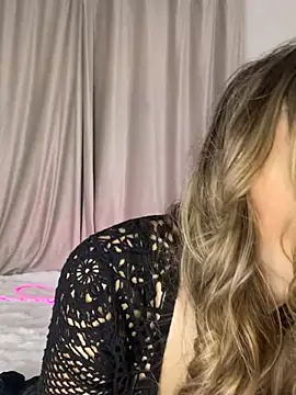 Snapshot of Alyxra chatting on 02-09-26, 08:18 Alyxra online show from 02-09-26, 08:18