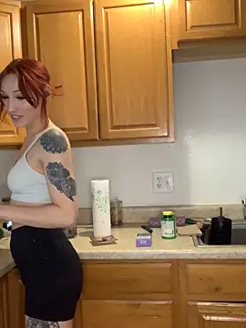 Snapshot of ThornsandHoney chatting on 02-15-26, 11:56 ThornsandHoney online show from 02-15-26, 11:56