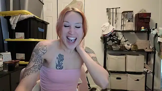Snapshot of ThornsandHoney chatting on 05-17-26, 05:53 ThornsandHoney online show from 05-17-26, 05:53