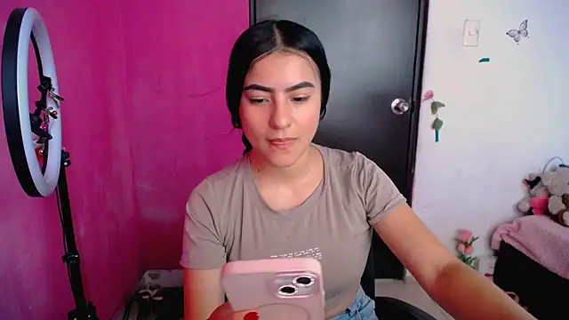 charlotte petit  online show from 04-11-26, 08:02