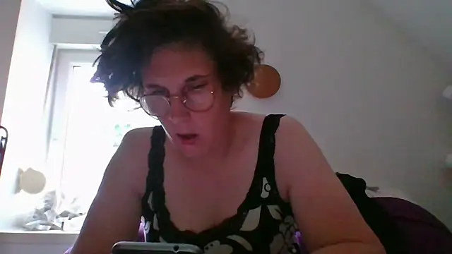 OIseauNoir88 online show from 05-16-26, 06:43
