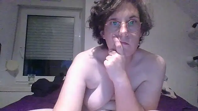 OIseauNoir88 online show from 05-21-26, 07:43