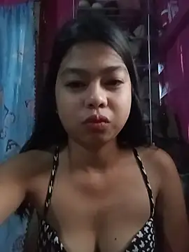 Snapshot of Heavens_night04 chatting on 02-06-26, 10:35 Heavens night04 online show from 02-06-26, 10:35