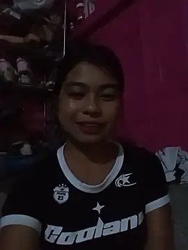 Snapshot of Heavens_night04 chatting on 02-15-26, 04:14 Heavens night04 online show from 02-15-26, 04:14