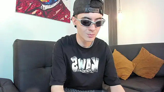 Snapshot of Lio_____ chatting on 02-10-26, 03:32 Lio online show from 02-10-26, 03:32