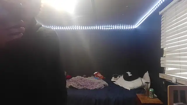Snapshot of spooky425hd chatting on 05-27-26, 03:53 spooky425hd online show from 05-27-26, 03:53
