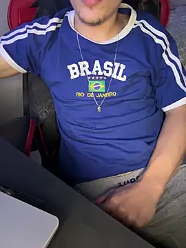 Snapshot of hungtwinkBR chatting on 02-15-26, 09:00 hungtwinkBR online show from 02-15-26, 09:00