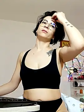 Snapshot of emacandy chatting on 02-09-26, 08:18 emacandy online show from 02-09-26, 08:18