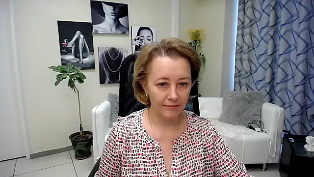 Snapshot of MONA_W chatting on 02-08-26, 06:28 MONA W online show from 02-08-26, 06:28