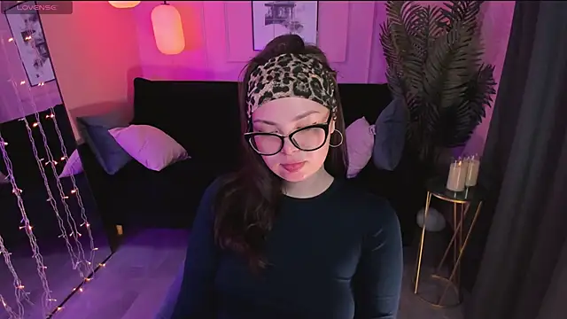 Snapshot of Maykinkya chatting on 02-22-26, 02:04 Maykinkya online show from 02-22-26, 02:04