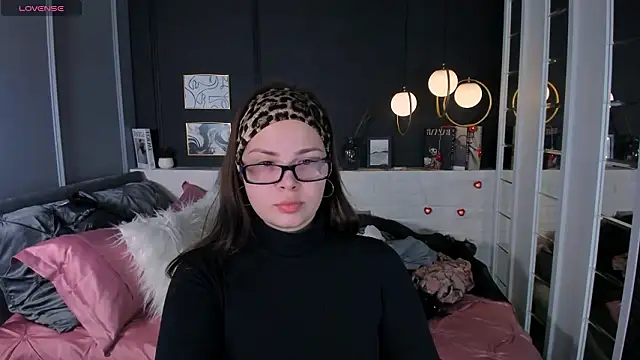 Snapshot of Maykinkya chatting on 02-25-26, 01:54 Maykinkya online show from 02-25-26, 01:54