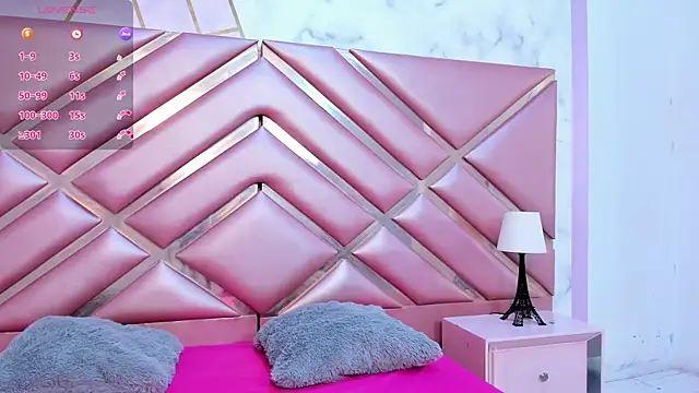 Snapshot of LauraRoot chatting on 02-13-26, 11:39 LauraRoot online show from 02-13-26, 11:39