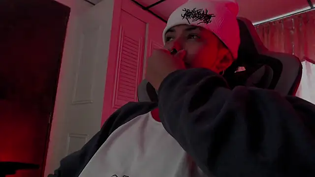 Snapshot of D3v1L88 chatting on 02-01-26, 06:39 D3v1L88 online show from 02-01-26, 06:39