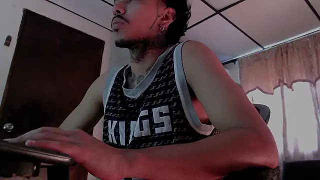 Snapshot of D3v1L88 chatting on 02-08-26, 06:33 D3v1L88 online show from 02-08-26, 06:33