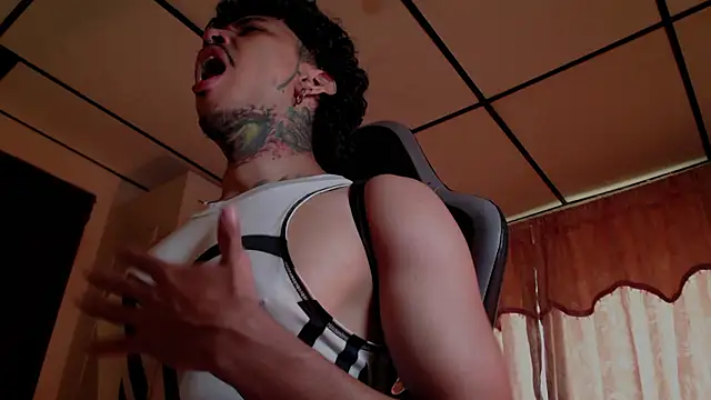 Snapshot of D3v1L88 chatting on 02-18-26, 04:03 D3v1L88 online show from 02-18-26, 04:03