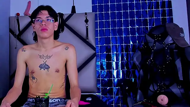 Snapshot of Bennet-Gray chatting on 02-28-26, 04:13 Bennet-Gray online show from 02-28-26, 04:13