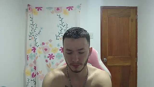 Snapshot of Ariana_Esteban07 chatting on 02-19-26, 05:58 Ariana Esteban07 online show from 02-19-26, 05:58