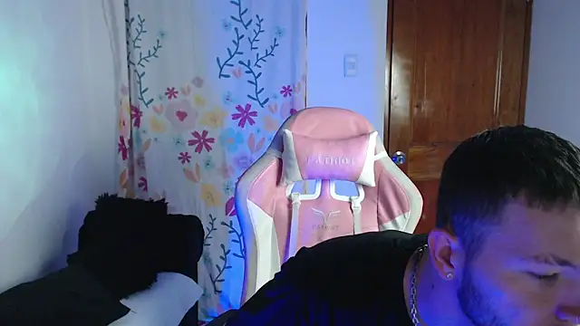 Snapshot of Ariana_Esteban07 chatting on 03-03-26, 10:32 Ariana Esteban07 online show from 03-03-26, 10:32