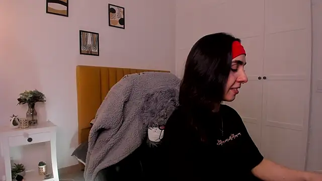 Snapshot of Luna_tagliaferri chatting on 02-14-26, 09:11 Luna tagliaferri online show from 02-14-26, 09:11