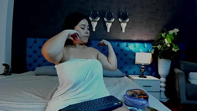 LunnaMoretti online show from 04-01-26, 11:33