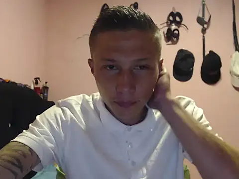 Snapshot of Cronos_Hot_8 chatting on 03-01-26, 10:17 Cronos Hot 8 online show from 03-01-26, 10:17