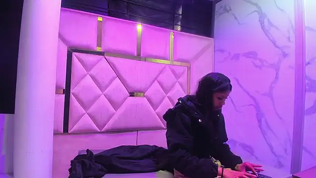 Snapshot of KendallArdent chatting on 02-16-26, 01:29 KendallArdent online show from 02-16-26, 01:29