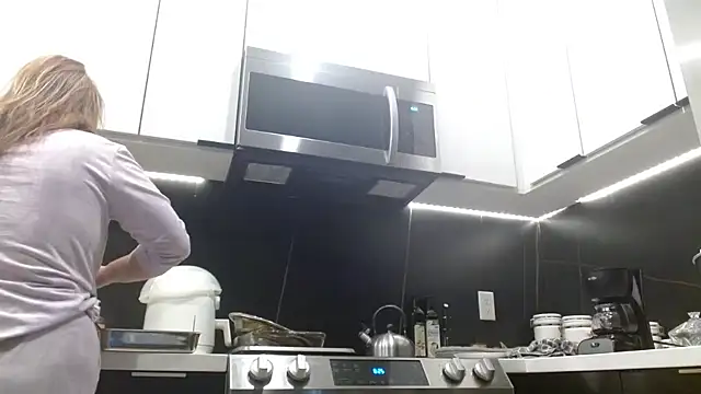 HazelSkyesChat online show from 02-25-26, 02:27