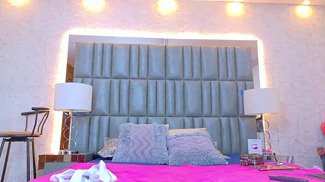 AlanaHouston online show from 04-18-26, 04:49