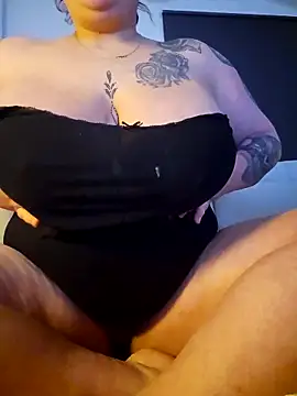 Snapshot of FringedAlmond chatting on 02-07-26, 03:38 FringedAlmond online show from 02-07-26, 03:38