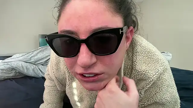 mr mrs glitter online show from 01-31-26, 08:29