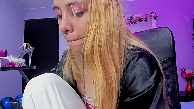 Snapshot of Dakota_Angell_ chatting on 02-08-26, 03:37 Dakota Angell online show from 02-08-26, 03:37