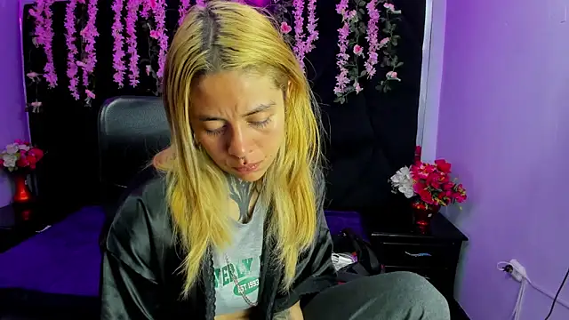 Snapshot of Dakota_Angell_ chatting on 02-15-26, 03:14 Dakota Angell online show from 02-15-26, 03:14