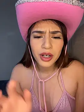 Snapshot of romyamo chatting on 02-07-26, 03:32 romyamo online show from 02-07-26, 03:32