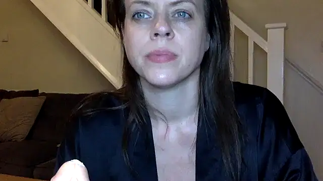 Snapshot of ElizabethArden42- chatting on 02-04-26, 10:26 ElizabethArden42- online show from 02-04-26, 10:26