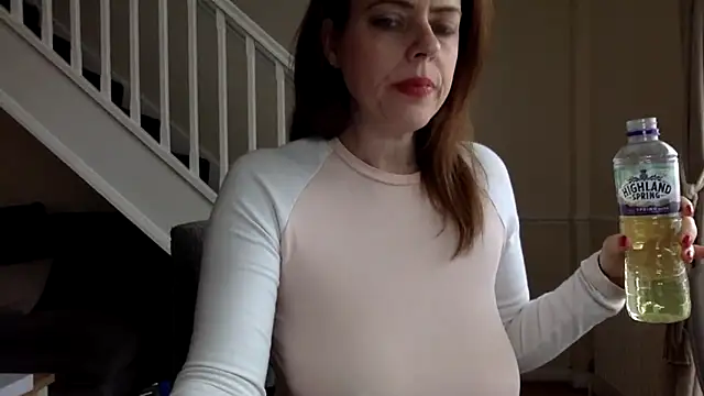 Snapshot of ElizabethArden42- chatting on 02-26-26, 02:05 ElizabethArden42- online show from 02-26-26, 02:05