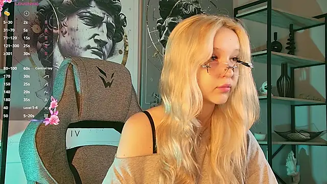 Snapshot of MaoqiBeverly chatting on 06-15-26, 10:39 MaoqiBeverly online show from 06-15-26, 10:39