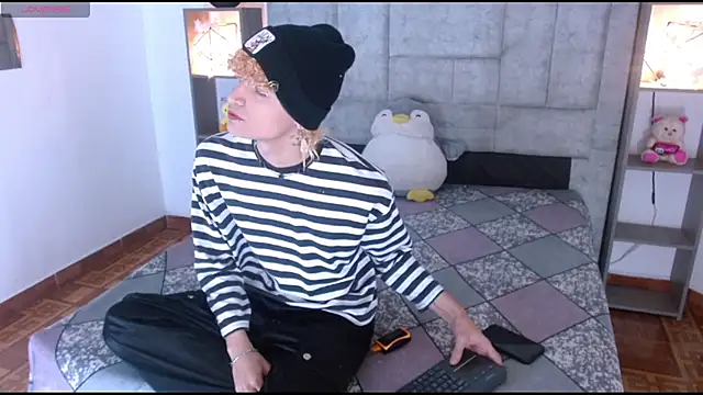 Snapshot of lucke_collins22 chatting on 02-07-26, 07:01 lucke collins22 online show from 02-07-26, 07:01