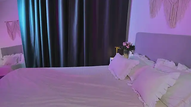 Snapshot of Tiffany__King chatting on 05-01-26, 05:34 Tiffany King online show from 05-01-26, 05:34