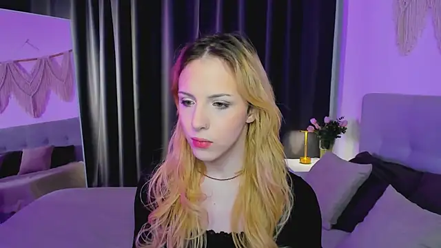 Snapshot of Tiffany__King chatting on 05-08-26, 05:46 Tiffany King online show from 05-08-26, 05:46
