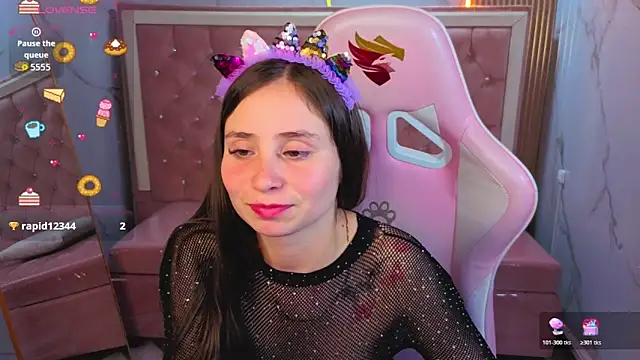 Snapshot of Ariana18_b chatting on 06-18-26, 08:02 Ariana18 b online show from 06-18-26, 08:02