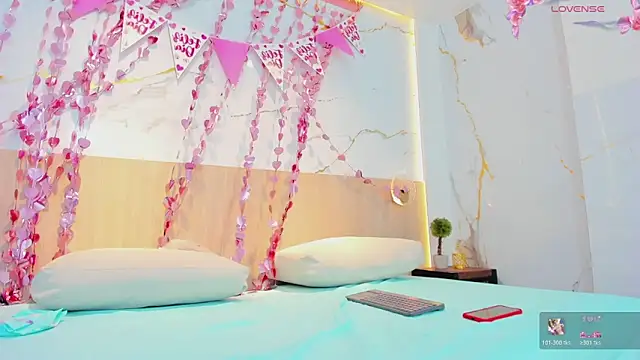 rebecca ponce  online show from 02-16-26, 07:10