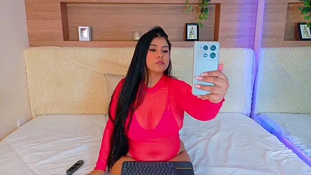 Snapshot of VioletBloomm chatting on 02-21-26, 11:44 VioletBloomm online show from 02-21-26, 11:44