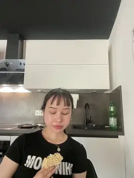 Snapshot of Just-Lilly chatting on 05-03-26, 04:35 Just-Lilly online show from 05-03-26, 04:35