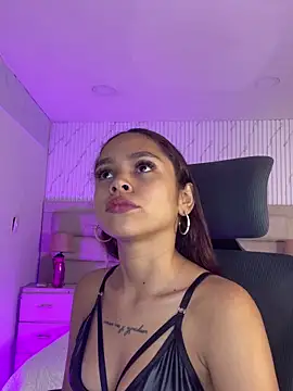 CarolineFyre online show from 04-06-26, 12:50