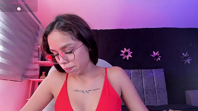 Snapshot of CarolineFyre chatting on 04-18-26, 07:07 CarolineFyre online show from 04-18-26, 07:07
