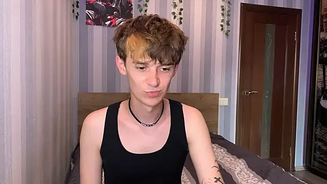 Snapshot of Sweet_Dude chatting on 06-24-26, 05:12 Sweet Dude online show from 06-24-26, 05:12